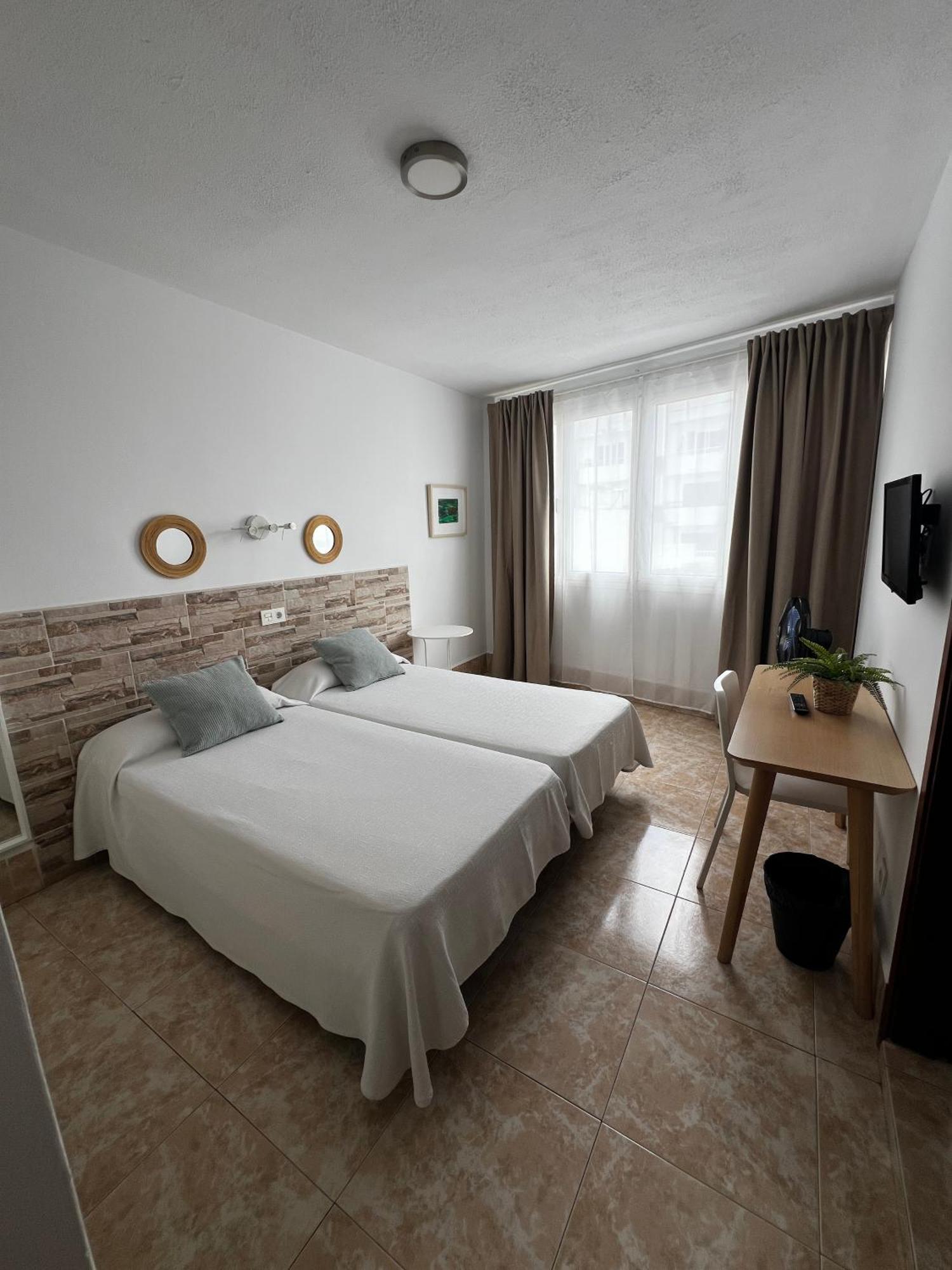 Hostal Residencia Cardona Arrecife Kültér fotó
